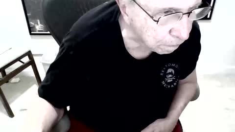 Snapshot of funclemike chatting on 04-04-26, 04:00 funclemike online show from 04-04-26, 04:00