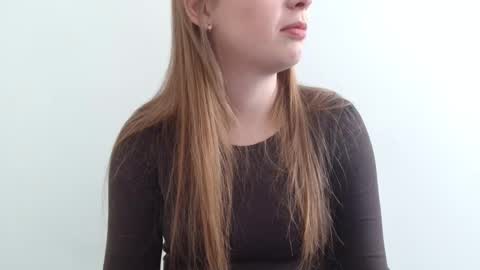 Snapshot of funemma000 chatting on 03-05-26, 01:40 Emma online show from 03-05-26, 01:40