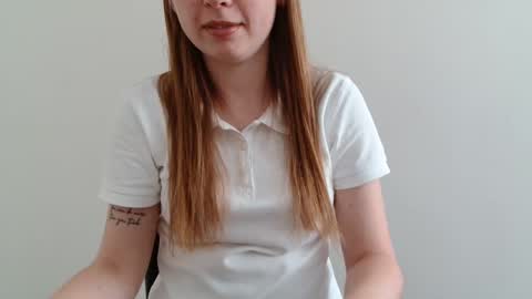 Snapshot of funemma000 chatting on 05-04-26, 10:11 Emma online show from 05-04-26, 10:11