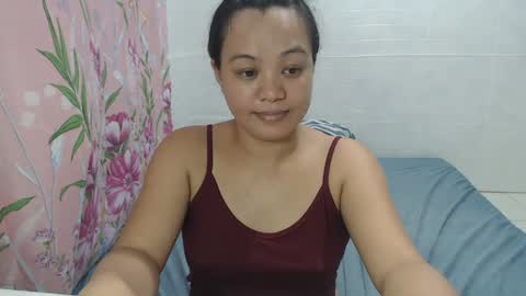 Snapshot of funluvnpinay4u chatting on 12-11-24, 01:05 MAE online show from 12-11-24, 01:05