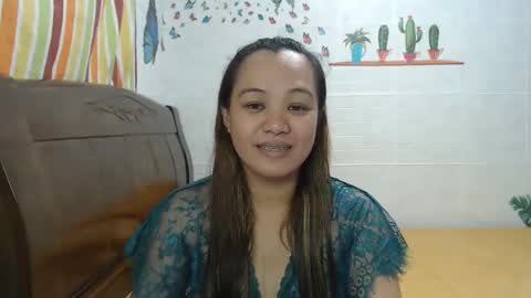 Snapshot of funluvnpinay4u chatting on 12-20-24, 01:36 MAE online show from 12-20-24, 01:36