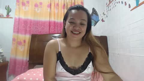 Snapshot of funluvnpinay4u chatting on 01-22-25, 12:49 MAE online show from 01-22-25, 12:49