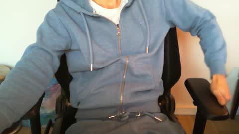 Snapshot of funnyeucouple chatting on 09-29-25, 06:51 YWhiteNiceMan online show from 09-29-25, 06:51