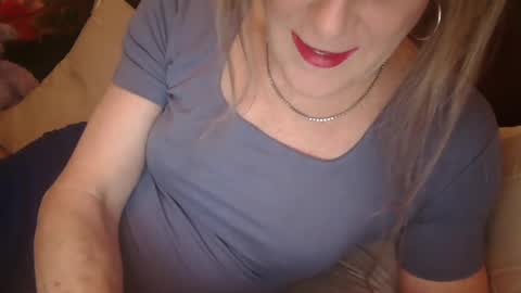 Snapshot of funtimetgirl chatting on 01-23-25, 10:01 Jessie Love online show from 01-23-25, 10:01