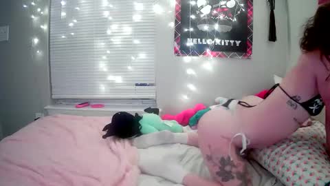 Snapshot of g0recreep chatting on 09-24-25, 04:27 g0recreep online show from 09-24-25, 04:27
