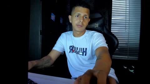 Snapshot of g_lincoln chatting on 05-19-26, 11:00 g_lincoln online show from 05-19-26, 11:00
