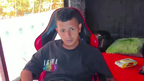 Snapshot of g_lincoln chatting on 05-22-26, 01:39 g_lincoln online show from 05-22-26, 01:39