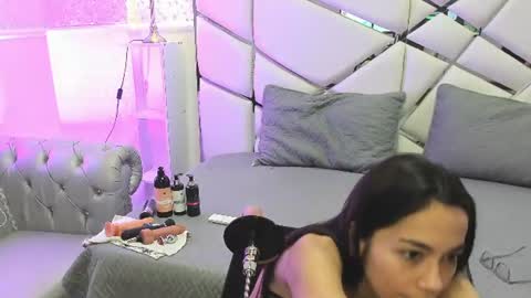 Snapshot of gabbieskinny chatting on 06-11-26, 10:35 gabbieskinny online show from 06-11-26, 10:35