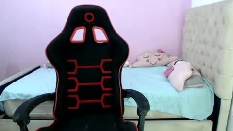 G A B R I E L A I S B A C K.  online show from 06-11-26, 02:37
