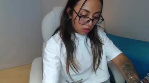 Snapshot of gabriela_morales01 chatting on 02-10-25, 06:20 .  online show from 02-10-25, 06:20