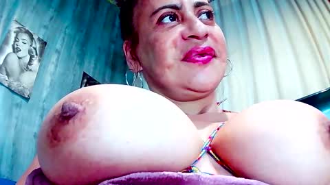 Snapshot of gabriela_sexy chatting on 03-10-25, 05:50 Gabriella Lopez online show from 03-10-25, 05:50
