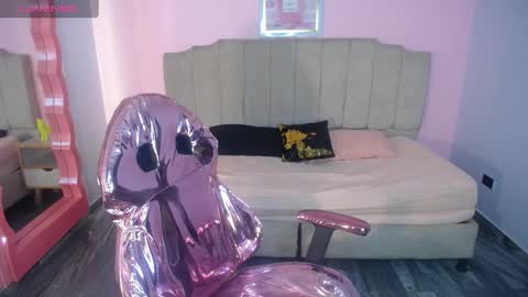 Snapshot of gaby_s1 chatting on 12-30-24, 04:09 Gaby  online show from 12-30-24, 04:09