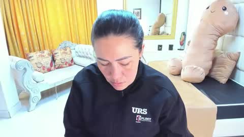Snapshot of gaby_trent chatting on 10-07-25, 02:14 gabriela online show from 10-07-25, 02:14