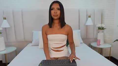Snapshot of gabyjones__ chatting on 06-11-26, 12:14 Camila online show from 06-11-26, 12:14