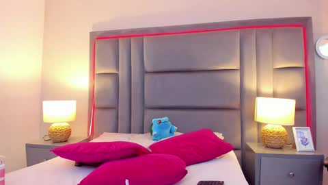 gabymoreau online show from 11-06-25, 08:21