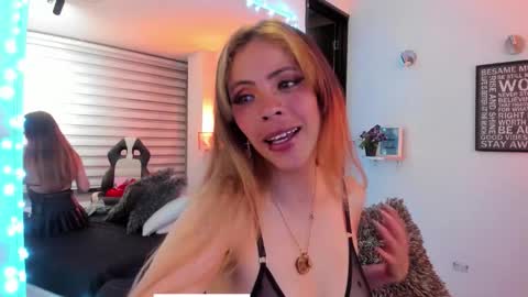 Snapshot of gabys_davisx chatting on 11-10-25, 04:22 Gabby online show from 11-10-25, 04:22