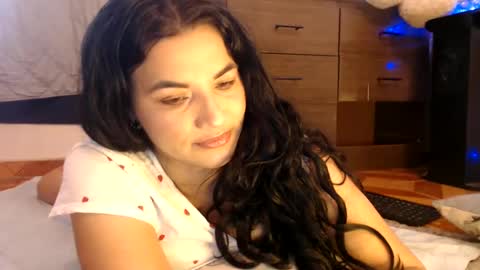 Snapshot of gabysot chatting on 02-10-25, 03:21 gabysot online show from 02-10-25, 03:21