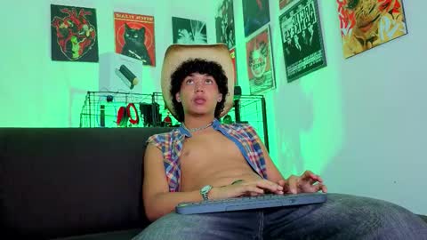 Gael Conner online show from 10-30-25, 01:51