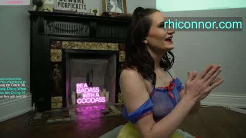 Rhi Connor   online show from 12-30-24, 04:19