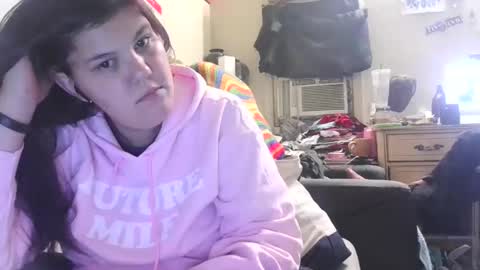 Snapshot of gamer202324 chatting on 09-17-25, 01:18 gamer202324 online show from 09-17-25, 01:18