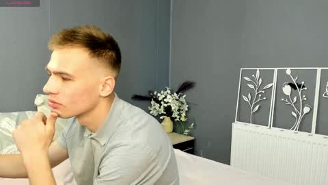 Max and Eva online show from 05-11-26, 04:07