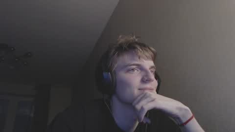 Snapshot of gasturfahe chatting on 12-18-24, 12:32 gasturfahe online show from 12-18-24, 12:32