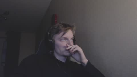 Snapshot of gasturfahe chatting on 12-18-24, 09:29 gasturfahe online show from 12-18-24, 09:29