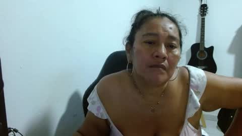 Snapshot of gatika_sexy chatting on 06-09-26, 03:40 katia online show from 06-09-26, 03:40