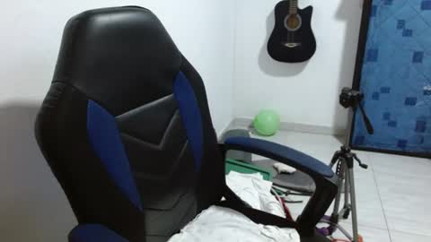 Snapshot of gatika_sexy chatting on 06-24-26, 01:04 katia online show from 06-24-26, 01:04
