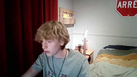 Snapshot of gayblondboy chatting on 10-25-25, 11:10 gayblondboy online show from 10-25-25, 11:10
