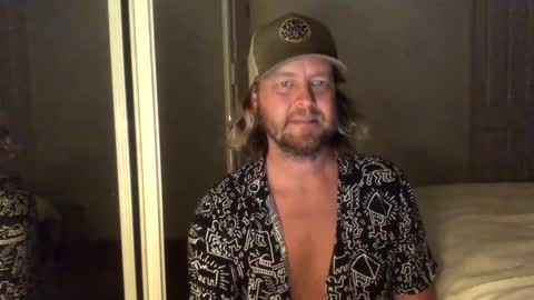 gcsurfer81 online show from 10-16-25, 09:32