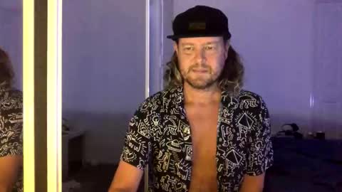 gcsurfer81 online show from 03-18-26, 08:17