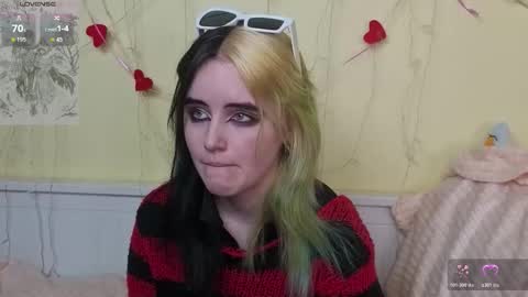 Snapshot of gemmafulwood chatting on 10-24-25, 06:15 Ilona online show from 10-24-25, 06:15