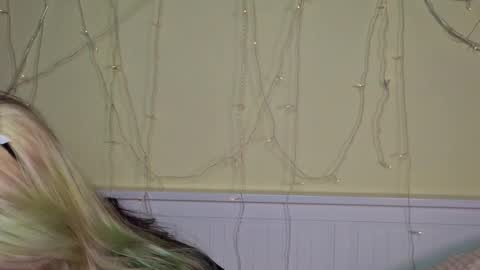 Snapshot of gemmafulwood chatting on 11-12-25, 06:19 Ilona online show from 11-12-25, 06:19