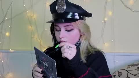 Snapshot of gemmafulwood chatting on 11-14-25, 06:06 Ilona online show from 11-14-25, 06:06