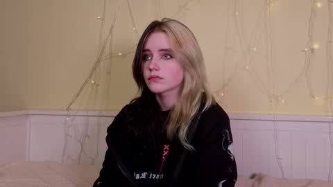 Snapshot of gemmafulwood chatting on 12-04-25, 05:54 Ilona online show from 12-04-25, 05:54