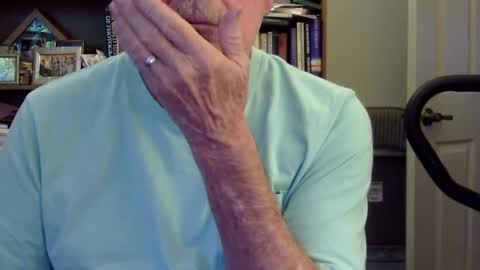 Snapshot of geneox chatting on 09-28-25, 01:38 GeneOx online show from 09-28-25, 01:38