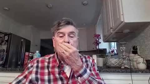 Snapshot of geneox chatting on 10-30-25, 01:23 GeneOx online show from 10-30-25, 01:23