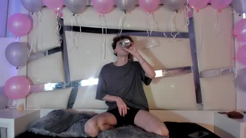 Snapshot of genesis_ask chatting on 10-31-25, 10:33 Genesis online show from 10-31-25, 10:33