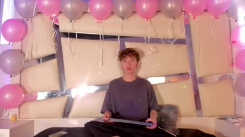 Snapshot of genesis_ask chatting on 11-01-25, 08:11 Genesis online show from 11-01-25, 08:11