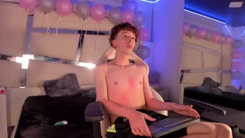 Snapshot of genesis_ask chatting on 11-08-25, 04:23 Genesis online show from 11-08-25, 04:23