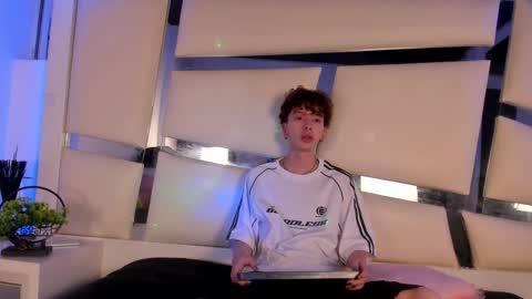 Snapshot of genesis_ask chatting on 11-21-25, 04:44 Genesis online show from 11-21-25, 04:44