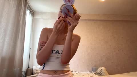 Snapshot of geneviveseay chatting on 09-10-25, 10:59 Emmi online show from 09-10-25, 10:59