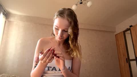 Snapshot of geneviveseay chatting on 09-13-25, 09:31 Emmi online show from 09-13-25, 09:31