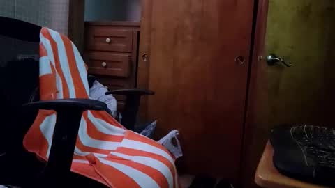 Snapshot of genodeano chatting on 10-30-25, 05:42 Geno online show from 10-30-25, 05:42