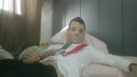 Snapshot of gentlrman33 chatting on 11-02-25, 10:23 gentlrman33 online show from 11-02-25, 10:23