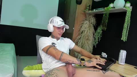 independent model online show from 02-07-25, 04:27