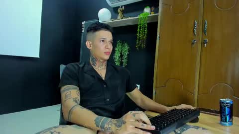 independent model online show from 02-14-25, 05:51