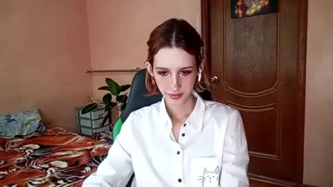 Snapshot of georgianahaeussler chatting on 06-25-26, 03:38 Ellie online show from 06-25-26, 03:38