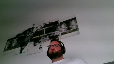 Snapshot of germandick0487 chatting on 06-19-26, 03:38 Phil online show from 06-19-26, 03:38